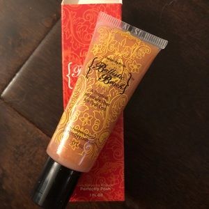 Perfectly Posh Lip Shot